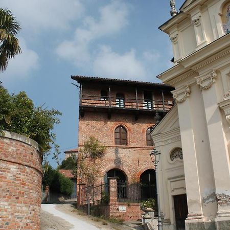 La Casa Del Castellano Hotel Cinzano Bagian luar foto