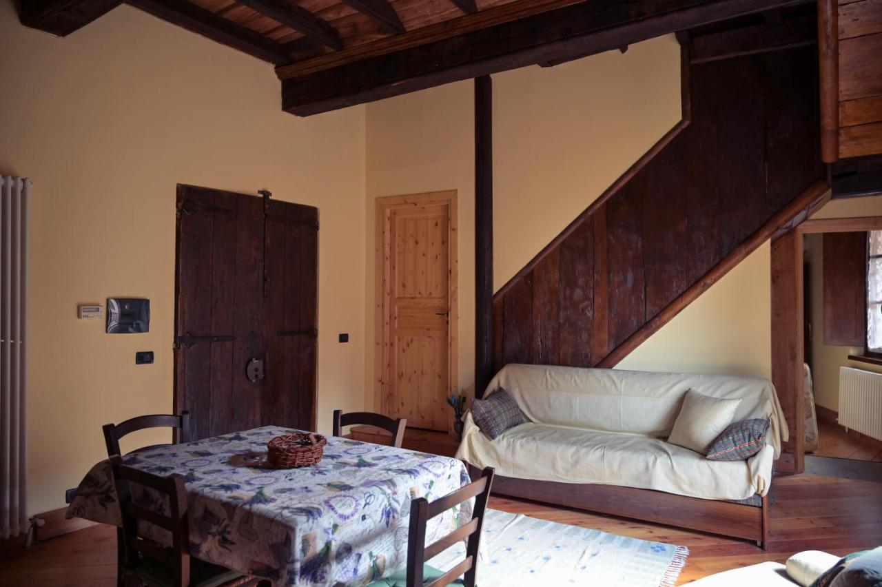 La Casa Del Castellano Hotel Cinzano Bagian luar foto