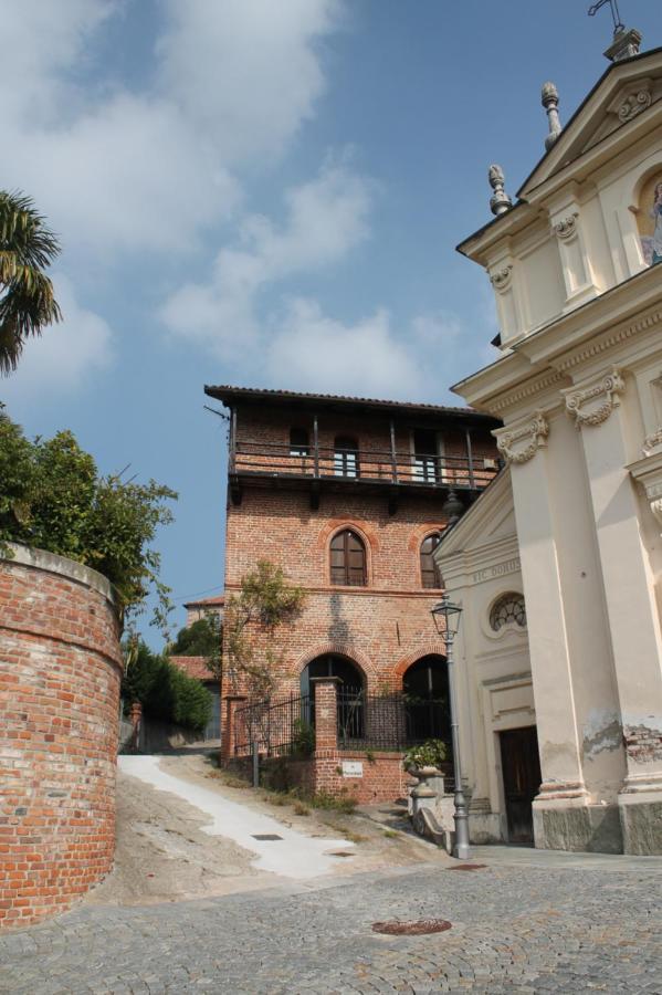 La Casa Del Castellano Hotel Cinzano Bagian luar foto