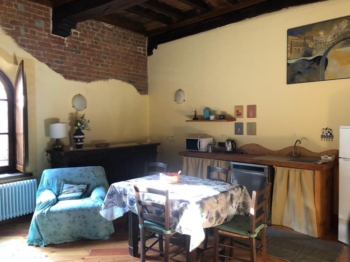 La Casa Del Castellano Hotel Cinzano Bagian luar foto
